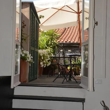 La Terrazza Di Vico Olivi ベッド・アンド・ブレックファスト ヴェンティミーリア